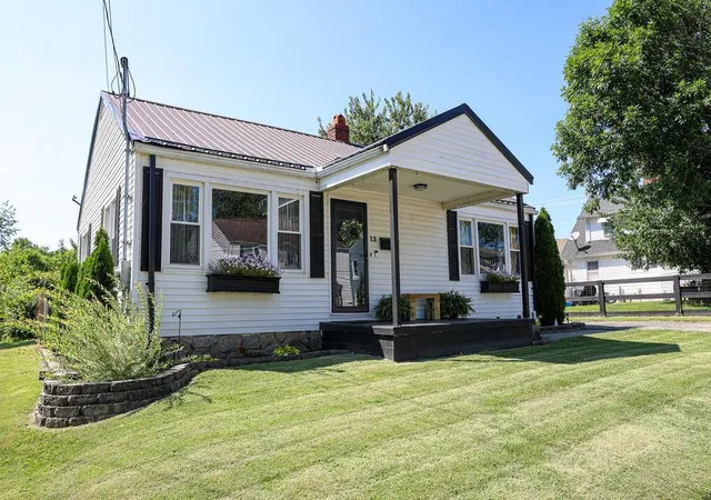 Photo 1 of Single family home for sale at 13 Summit Ave, Williamstown, KY 41097 | MLS# 26026465 | Listing updated on 2026-10-28