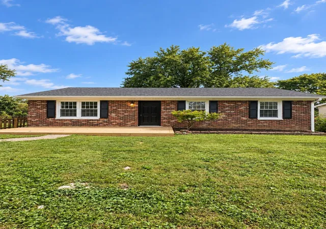 Photo 2 of Single family home for sale at 62 Oakland Ln, Harrodsburg, KY 40330 | MLS# 26026527 | Listing updated on 2026-10-13