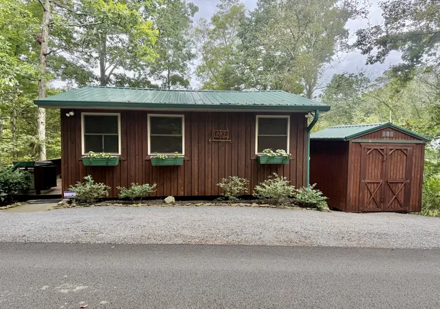 Photo 1 of Single family home for sale at 111 Cabin Dr, Russell Springs, KY 42642 | MLS# 26027116 | Listing updated on 2026-10-15
