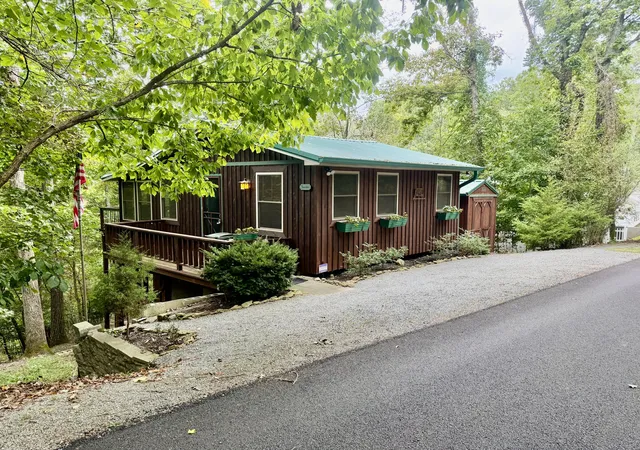 Photo 3 of Single family home for sale at 111 Cabin Dr, Russell Springs, KY 42642 | MLS# 26027116 | Listing updated on 2026-10-15