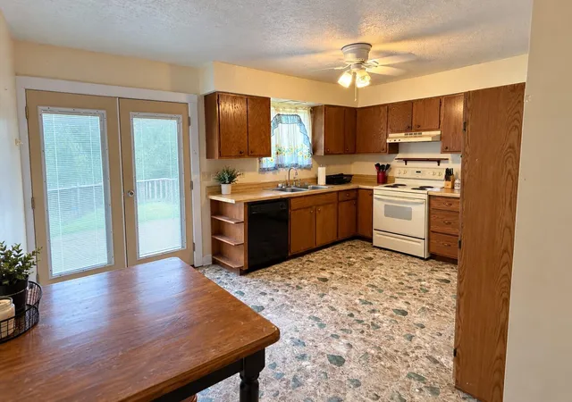 Photo 3 of Single family home for sale at 923 Vallance St, Flatwoods, KY 41139 | MLS# 26026460 | Listing updated on 2026-10-15