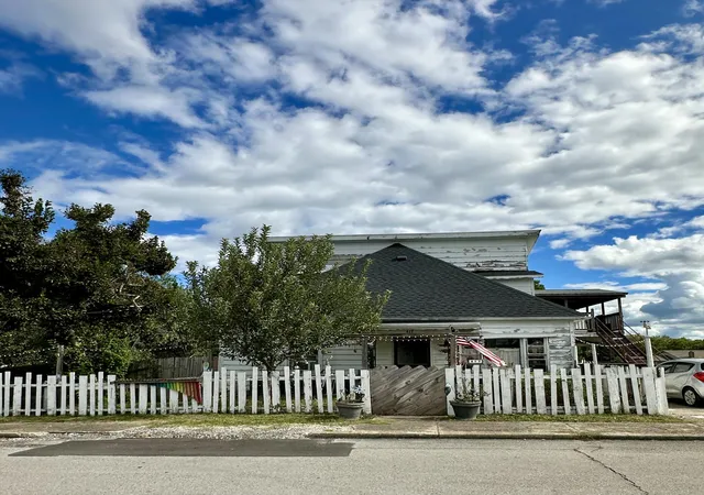 Photo 1 of Single family home for sale at 417 Green St, Williamsburg, KY 40769 | MLS# 26026502 | Listing updated on 2026-10-13