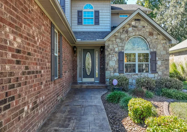 Photo 2 of Single family home for sale at 1040 Trevor Dr, Berea, KY 40403 | MLS# 26026656 | Listing updated on 2026-09-28