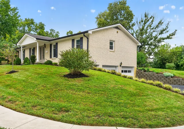 Photo 3 of Sale Pending at 1295 Oaklawn Park, Lexington, KY 40517 | MLS# 26026546 | Listing updated on 2026-10-19