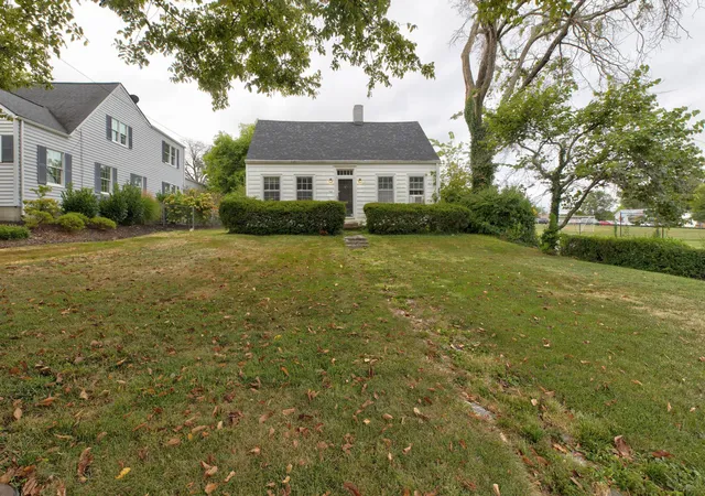 Photo 1 of Sale Pending at 408 W Maple St, Nicholasville, KY 40356 | MLS# 26026543 | Listing updated on 2026-10-16