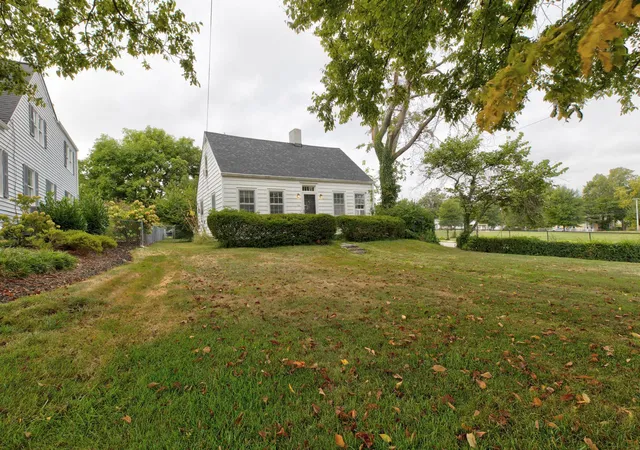 Photo 2 of Sale Pending at 408 W Maple St, Nicholasville, KY 40356 | MLS# 26026543 | Listing updated on 2026-10-16