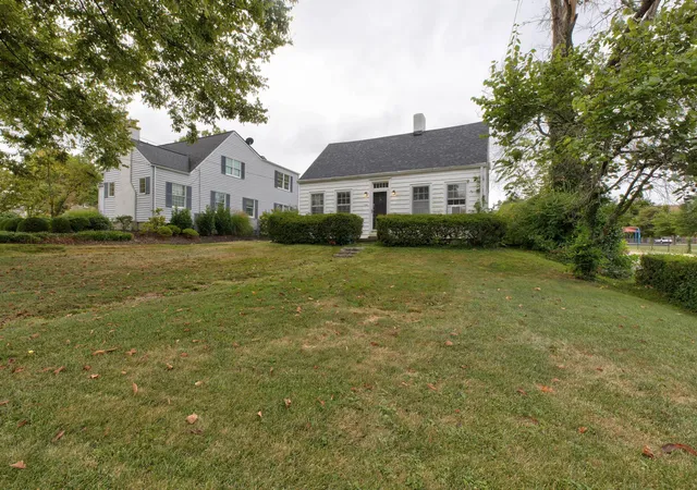 Photo 3 of Sale Pending at 408 W Maple St, Nicholasville, KY 40356 | MLS# 26026543 | Listing updated on 2026-10-16