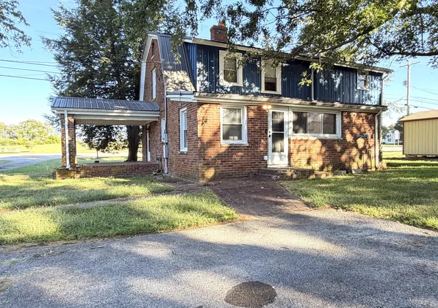 Photo 2 of Sale Pending at 984 Lexington Rd, Harrodsburg, KY 40330 | MLS# 26026659 | Listing updated on 2026-10-13