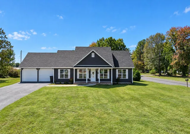 Photo 1 of Single family home for sale at 12 Kenzie Ln, Russell Springs, KY 42642 | MLS# 26028167 | Listing updated on 2026-10-13
