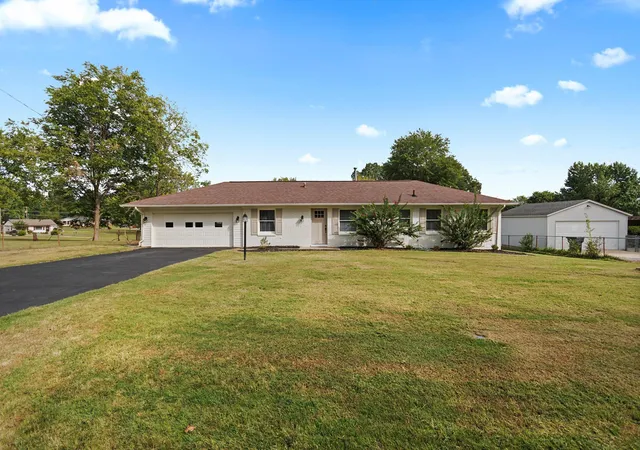 Photo 1 of Single family home for sale at 739 Eden Dr, Paducah, KY 42003 | MLS# 26026760 | Listing updated on 2026-10-28