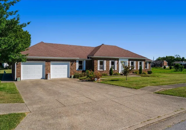 Photo 2 of Single family home for sale at 135 Hidden Valley Rd, Danville, KY 40422 | MLS# 26026638 | Listing updated on 2026-10-19