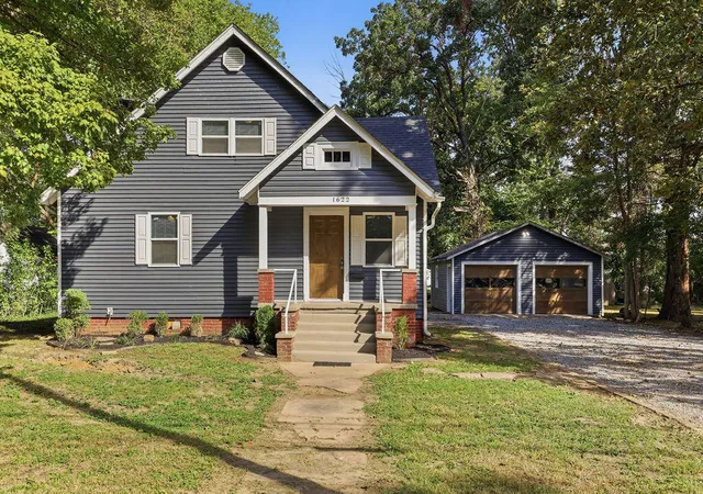 Photo 1 of Single family home for sale at 1622 Farmer Ave, Murray, KY 42071 | MLS# 26027540 | Listing updated on 2026-10-24