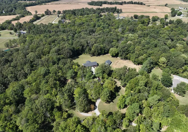 Photo 2 of House for sale at 875 Mayfield Metropolis Rd, Paducah, KY 42001 | MLS# 26027068 | Listing updated on 2026-10-06