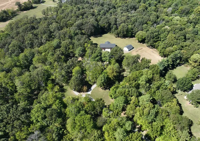 Photo 3 of House for sale at 875 Mayfield Metropolis Rd, Paducah, KY 42001 | MLS# 26027068 | Listing updated on 2026-10-06