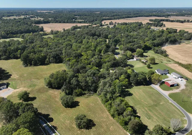 Photo 4 of House for sale at 875 Mayfield Metropolis Rd, Paducah, KY 42001 | MLS# 26027068 | Listing updated on 2026-10-06