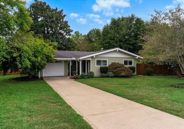 Photo 1 of Single family home for sale at 522 Parkside Dr, Lexington, KY 40505 | MLS# 26026710 | Listing updated on 2026-10-15