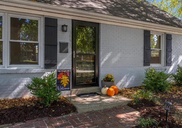 Photo 2 of Single family home for sale at 1653 Lindy Ln, Lexington, KY 40505 | MLS# 26026924 | Listing updated on 2026-10-21