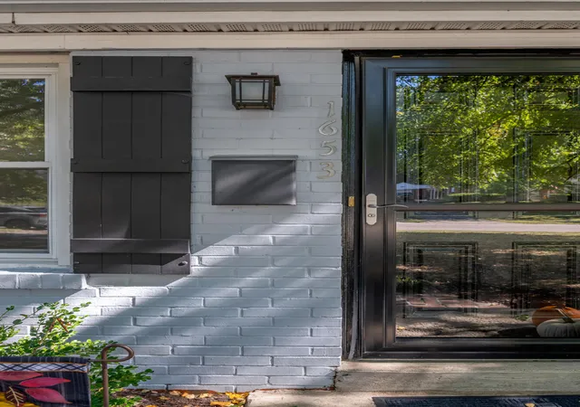 Photo 3 of Single family home for sale at 1653 Lindy Ln, Lexington, KY 40505 | MLS# 26026924 | Listing updated on 2026-10-21