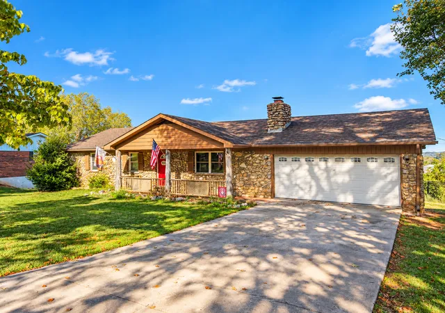 Single family home for sale at 460 Sunset Dr, Bronston, KY 42518 | MLS# 26026618