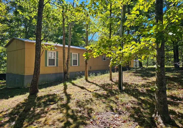 Photo 2 of Sale Pending at 1960 Chestnut Grv Rd, Parksville, KY 40464 | MLS# 26026643 | Listing updated on 2026-10-17