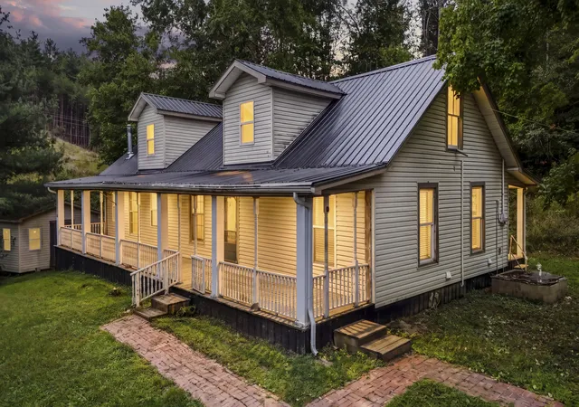 Photo 1 of Single family home for sale at 787 Quillen Chapel Rd, Campton, KY 41301 | MLS# 26026661 | Listing updated on 2026-10-13