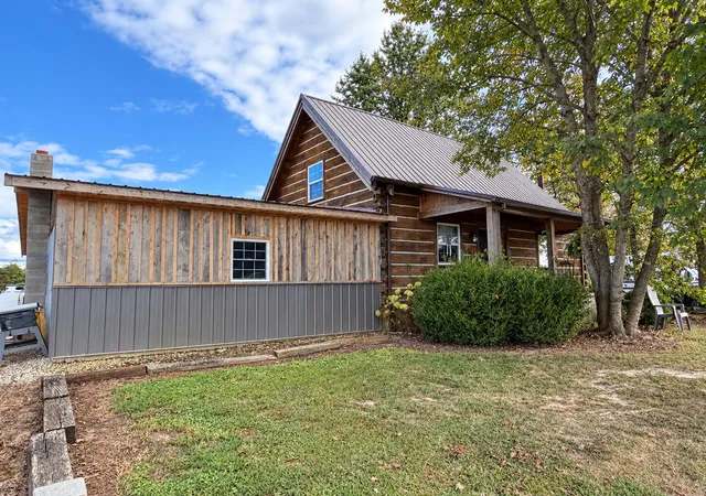 Photo 2 of Single family home for sale at 325 Blanton Ln, London, KY 40741 | MLS# 26026651 | Listing updated on 2026-10-13