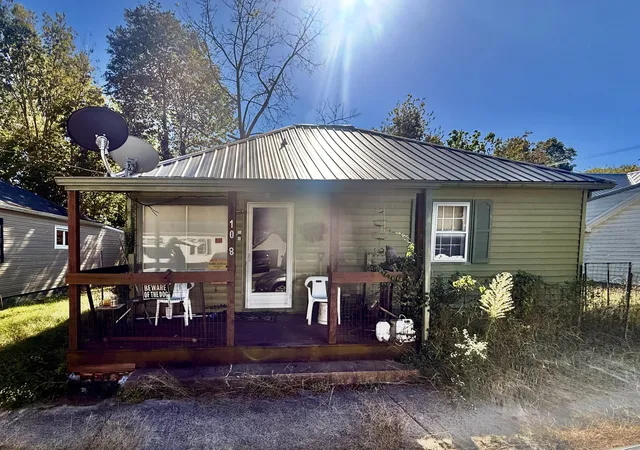 Photo 1 of Single family home for sale at 108 Stagg St, Harrodsburg, KY 40330 | MLS# 26026712 | Listing updated on 2026-10-14
