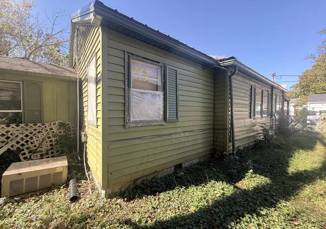 Photo 3 of Single family home for sale at 108 Stagg St, Harrodsburg, KY 40330 | MLS# 26026712 | Listing updated on 2026-10-14