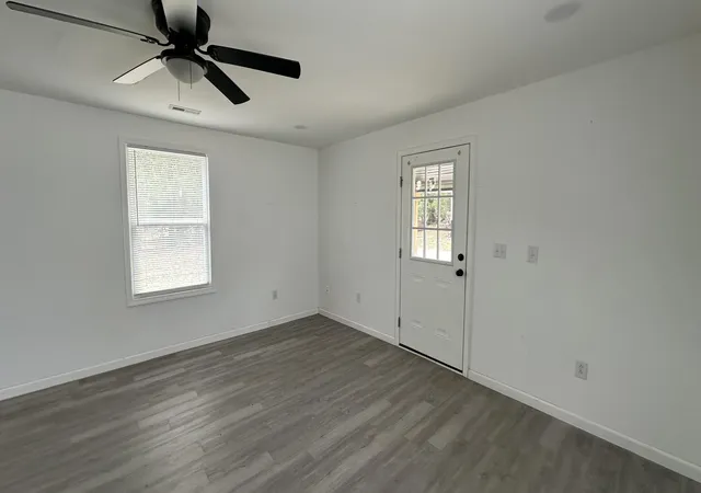 Photo 3 of Single family home for sale at 1410 Jones St, Hopkinsville, KY 42240 | MLS# 26026677 | Listing updated on 2026-09-26