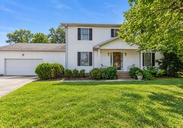 Photo 1 of Single family home for sale at 1512 Oak Ridge Ct, Hopkinsville, KY 42240 | MLS# 26027028 | Listing updated on 2026-10-13