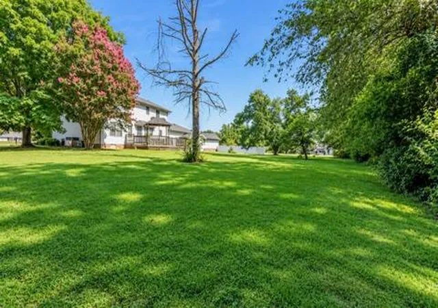 Photo 3 of Single family home for sale at 1512 Oak Ridge Ct, Hopkinsville, KY 42240 | MLS# 26027028 | Listing updated on 2026-10-13