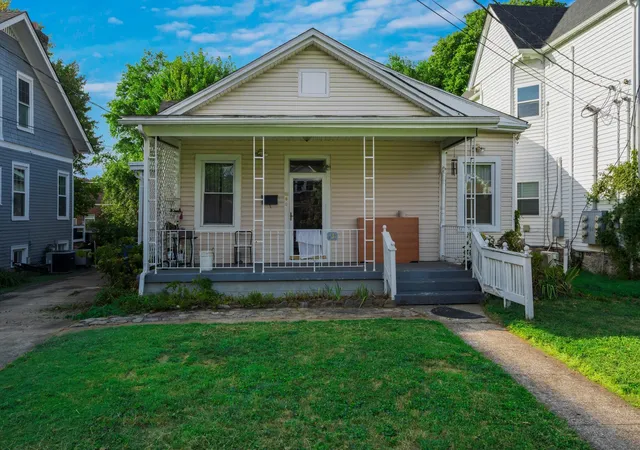 Single family home for sale at 131 N Hanover Ave, Lexington, KY 40502 | MLS# 26026706