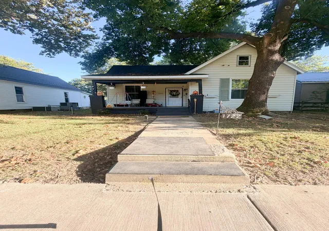 Photo 1 of Single family home for sale at 1722 Harrison St, Paducah, KY 42001 | MLS# 26026695 | Listing updated on 2026-10-06
