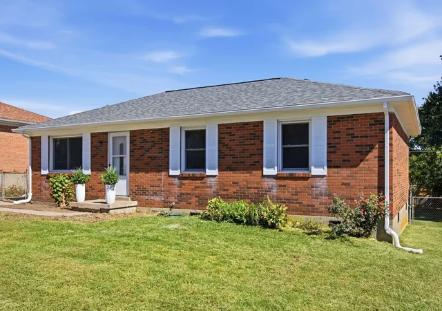Photo 3 of Single family home for sale at 528 Foxwood Dr, Nicholasville, KY 40356 | MLS# 26026699 | Listing updated on 2026-10-23