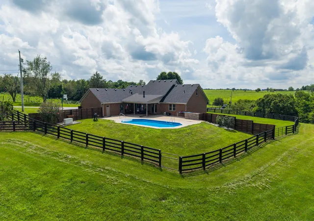 Photo 1 of Single family home for sale at 559 Moran Summit Rd, Richmond, KY 40475 | MLS# 26026707 | Listing updated on 2026-10-13