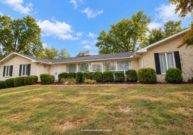 Photo 1 of Single family home for sale at 201 W Bolton Dr, Somerset, KY 42503 | MLS# 26027378 | Listing updated on 2026-10-13