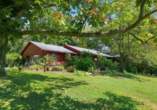 Photo 3 of Single family home for sale at 1272 Standish Way, Lexington, KY 40504 | MLS# 26026905 | Listing updated on 2026-10-14