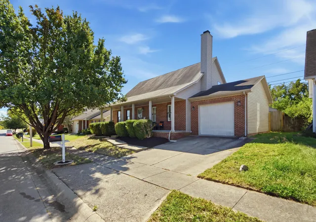 Photo 2 of Single family home for sale at 2452 English Sta Dr, Lexington, KY 40514 | MLS# 26026745 | Listing updated on 2026-10-18