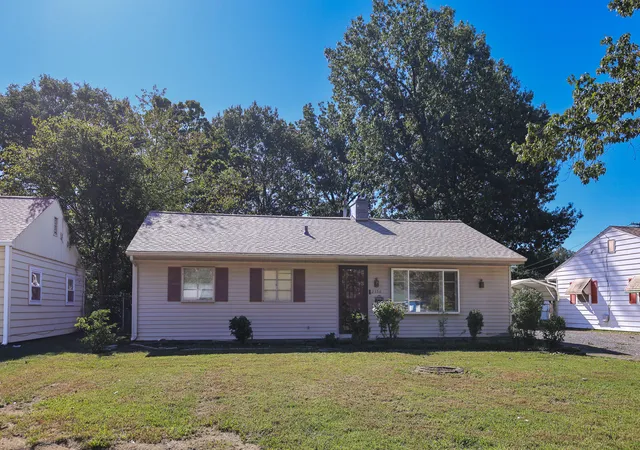 Photo 1 of Sale Pending at 2556 Madison St, Paducah, KY 42001 | MLS# 26026979 | Listing updated on 2026-10-15