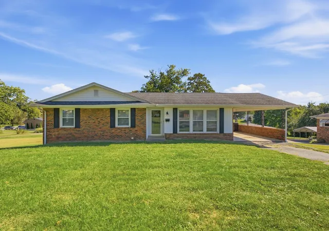 Photo 2 of Sale Pending at 405 Crab Orchard St, Lancaster, KY 40444 | MLS# 26026775 | Listing updated on 2026-10-13