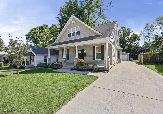 Photo 1 of Single family home for sale at 256 Bassett Ave, Lexington, KY 40502 | MLS# 26027342 | Listing updated on 2026-10-20