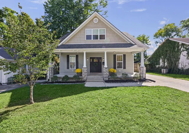 Photo 2 of Single family home for sale at 256 Bassett Ave, Lexington, KY 40502 | MLS# 26027342 | Listing updated on 2026-10-20