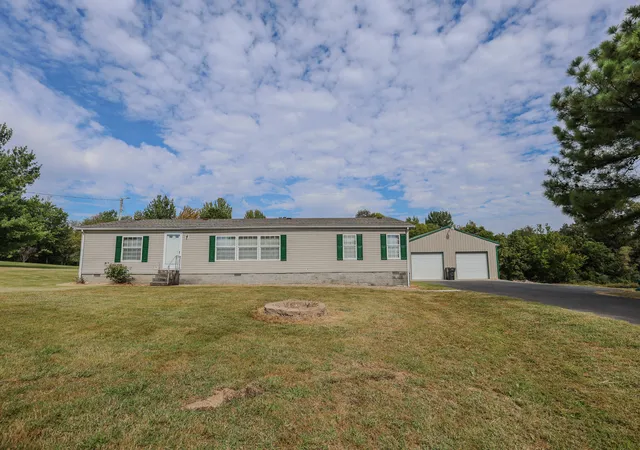 Photo 1 of Sale Pending at 2465 W Lovelaceville Florence Sta Rd, Paducah, KY 42001 | MLS# 26027063 | Listing updated on 2026-10-19