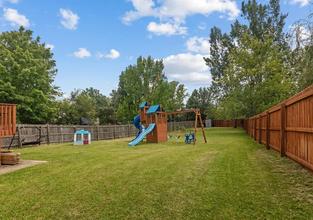Photo 3 of Sale Pending at 1416 Ridgecrest Dr, Lexington, KY 40517 | MLS# 26026849 | Listing updated on 2026-10-22