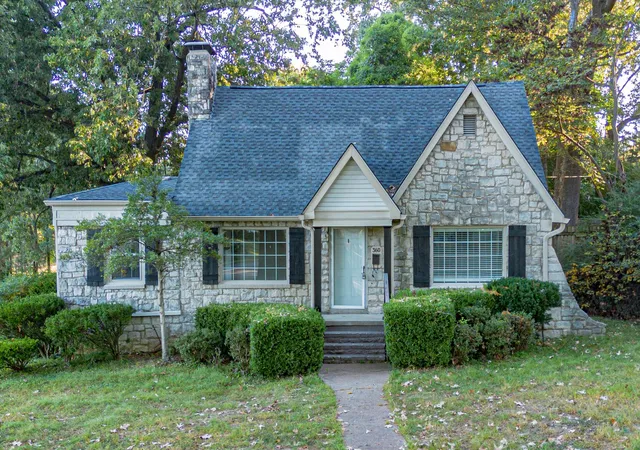 Photo 1 of Single family home for sale at 360 N 38th Street, Paducah, KY 42001 | MLS# 26027062 | Listing updated on 2026-10-13