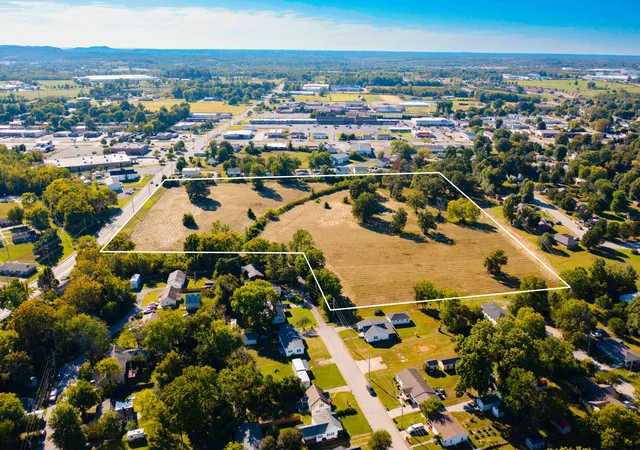 Photo 1 of Sale Pending at 9 Glades Rd, Berea, KY 40403 | MLS# 26026833 | Listing updated on 2026-10-13