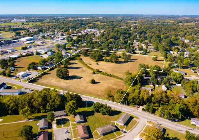 Photo 3 of Sale Pending at 9 Glades Rd, Berea, KY 40403 | MLS# 26026833 | Listing updated on 2026-10-13