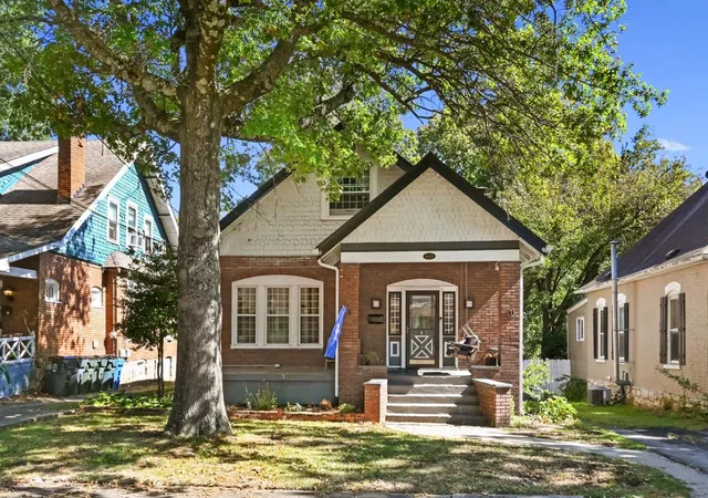 Photo 2 of Sale Pending at 443 Davidson Ct, Lexington, KY 40508 | MLS# 26026937 | Listing updated on 2026-10-23