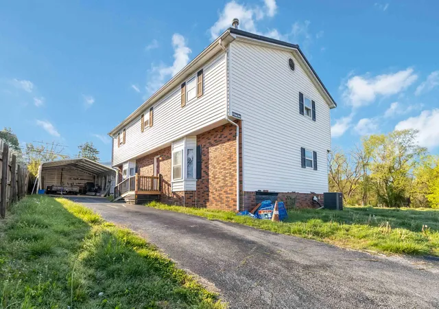 Photo 1 of Single family home for sale at 85 Walnut St, Heidrick, KY 40949 | MLS# 26026848 | Listing updated on 2026-10-13