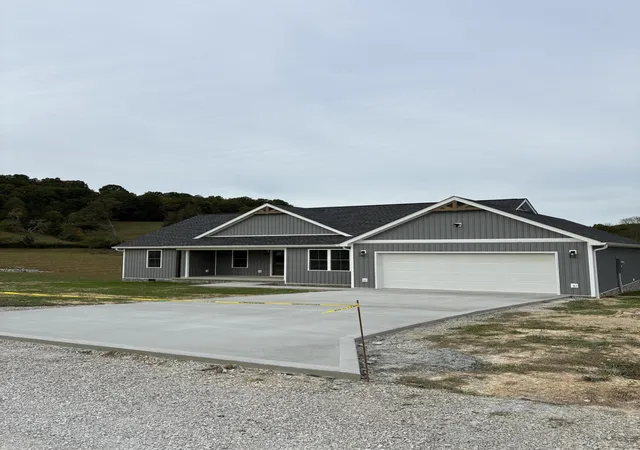 Photo 2 of Single family home for sale at 242 Shiner Valley Rd, Williamsburg, KY 40769 | MLS# 26026863 | Listing updated on 2026-10-16